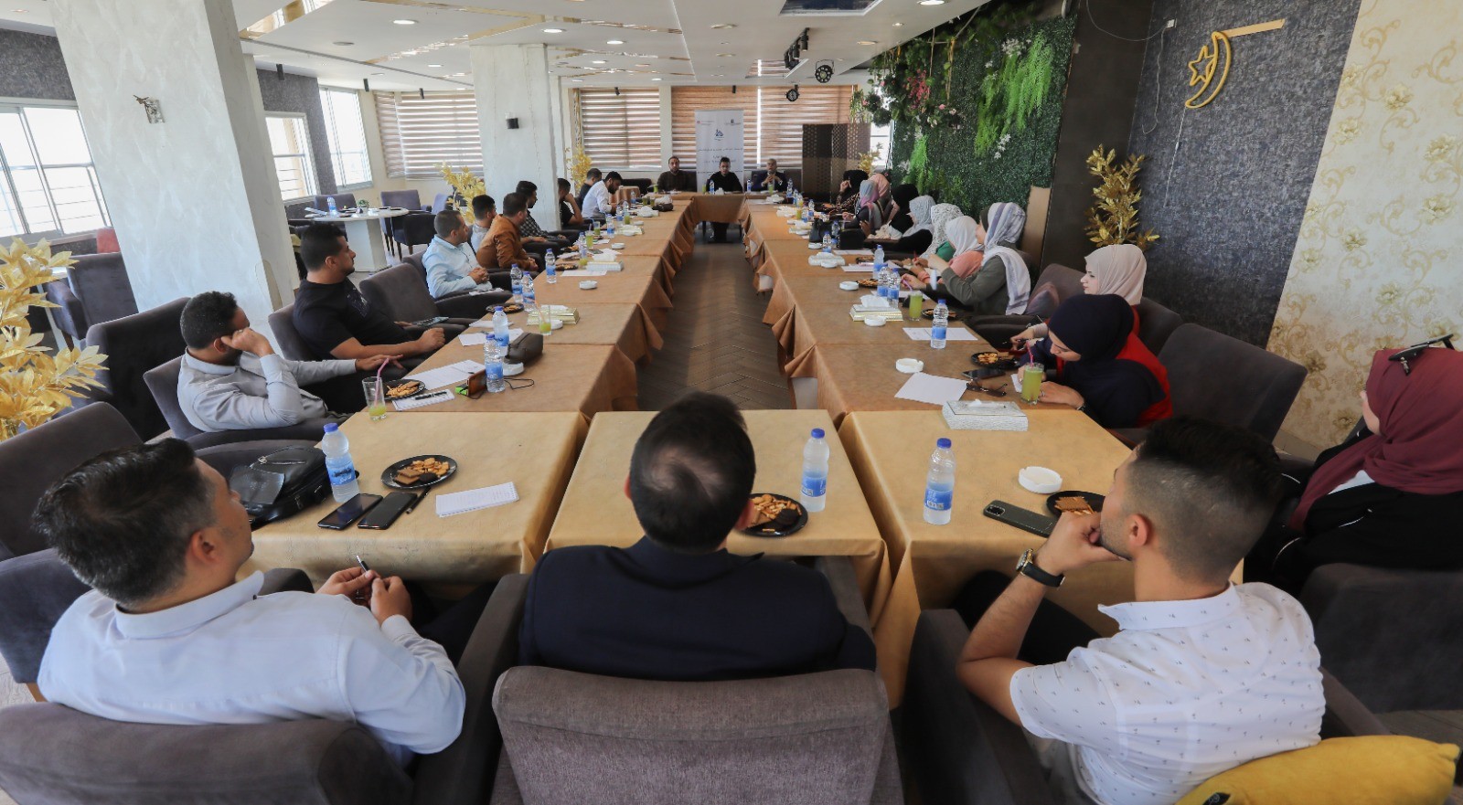 Press House holds a dialogue session on "Palestinian Journalism and Challenges" in the southern Gaza Strip