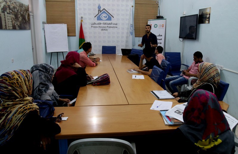 Press House- Palestine Hosts a Workshop About the Violations against Women 