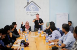 Press House Holds Exchange Expertise Meeting with the International Sweden Photographer “Kent Klench”