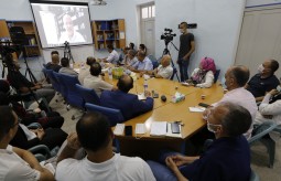 Press House and Media Center at Al-Najah University organize a dialogue meeting with Dr. Saeb Erekat