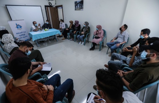 Press House holds an awareness workshop in collaboration with Palestinian Medical Relief Society 