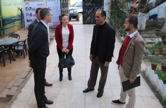 Press House Receives the Australian Ambassador and his Deputy 