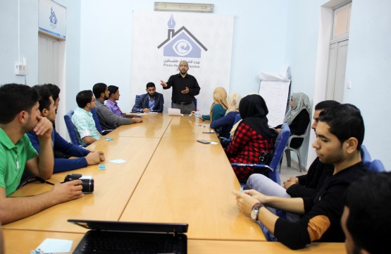 In cooperation with Press House… Media College of Al-Aqsa University Organizes A workshop About Public Relations