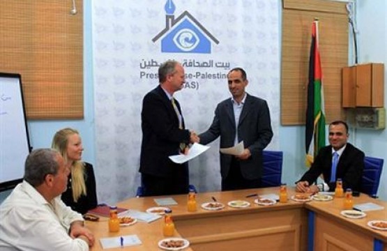 The Representative of Norway Signs an Agreement with Press House - Palestine