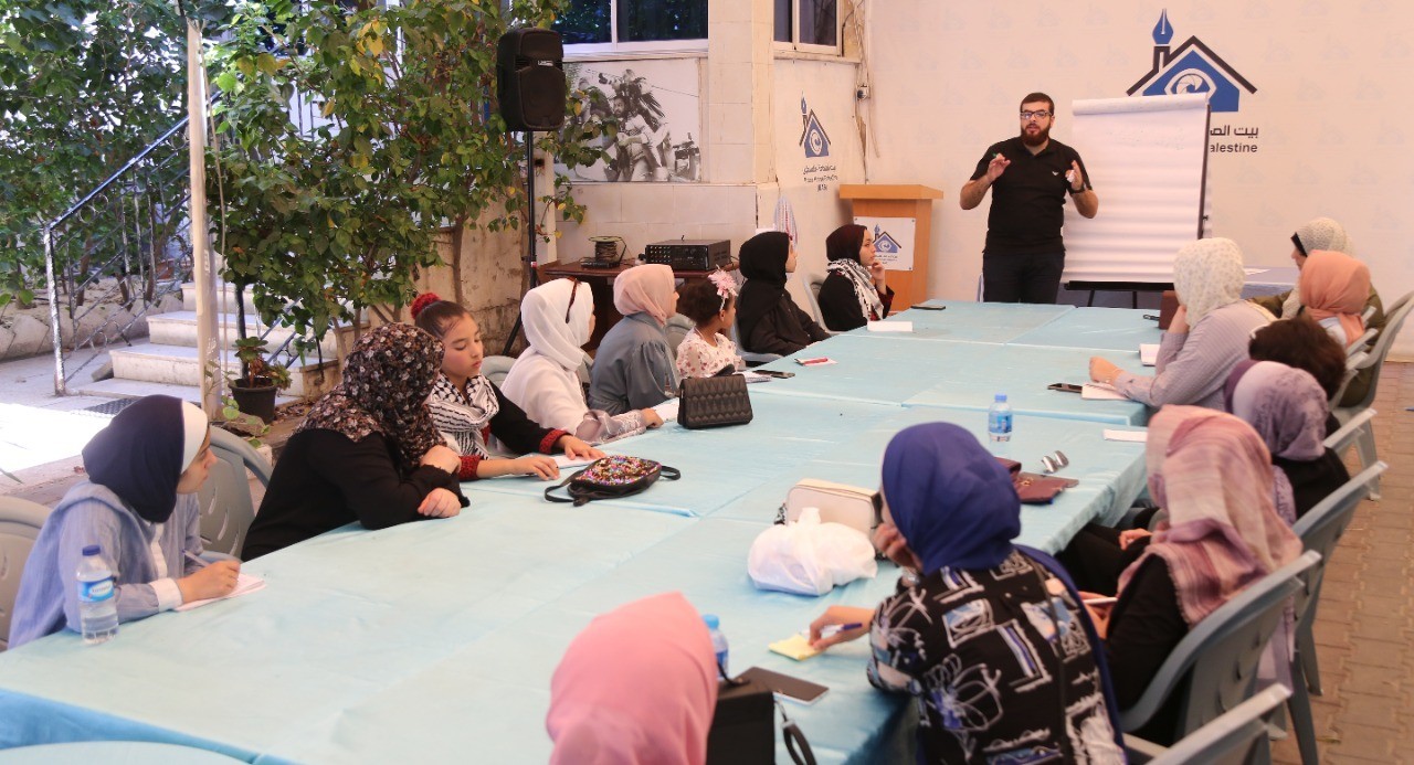 Mashaal Art Media Team concludes a training course on "Writing and Reciting Poetry" at Press House