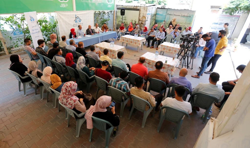 Press House organizes a discussion meeting with the mayor of Gaza Strip Dr. Yahya Al Saraj