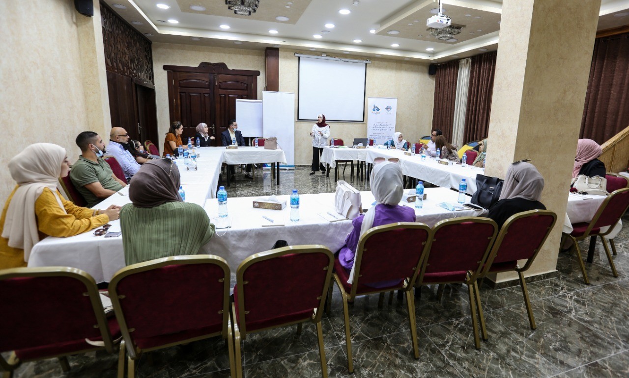In collaboration with Press House: An Najah Media Center holds a dialogue session on hate speech and its impact on media freedoms in Palestine