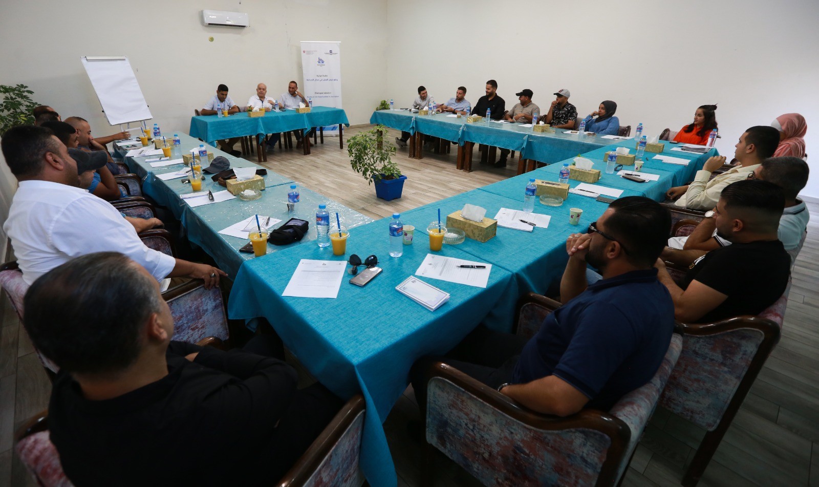 Press House holds a dialogue session on "Reality of Job Opportunities in Journalism" in the Middle of the Gaza Strip