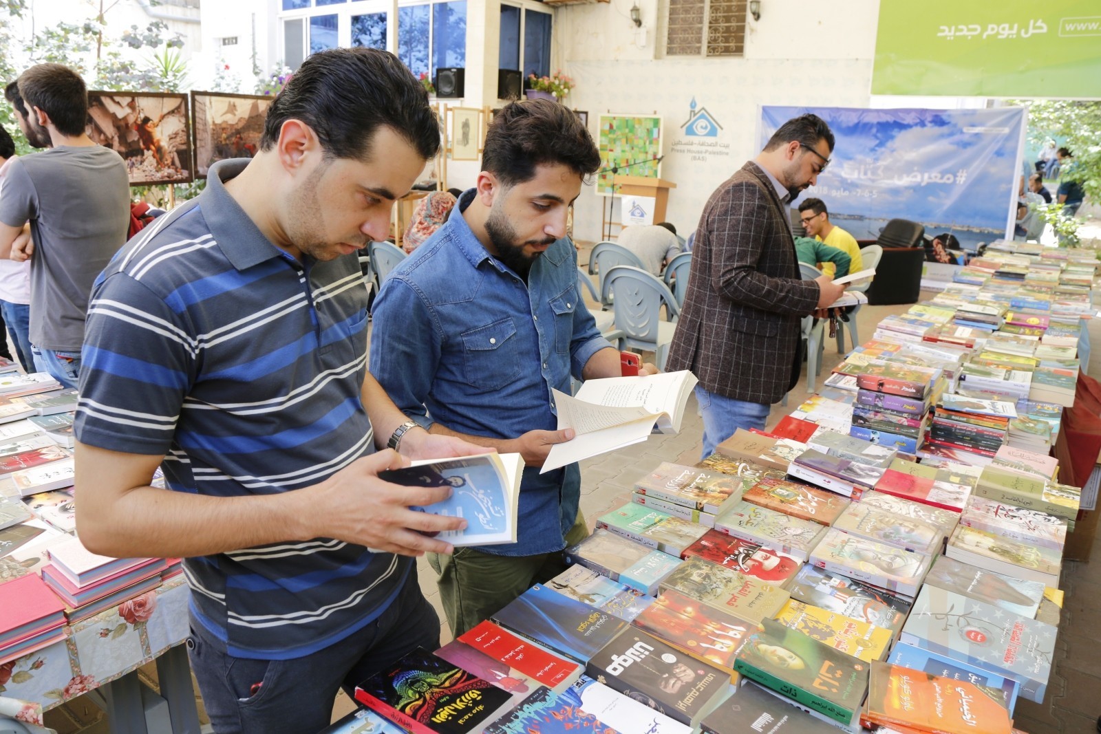 Gaza writers organize a Book Exhibition at the Press House