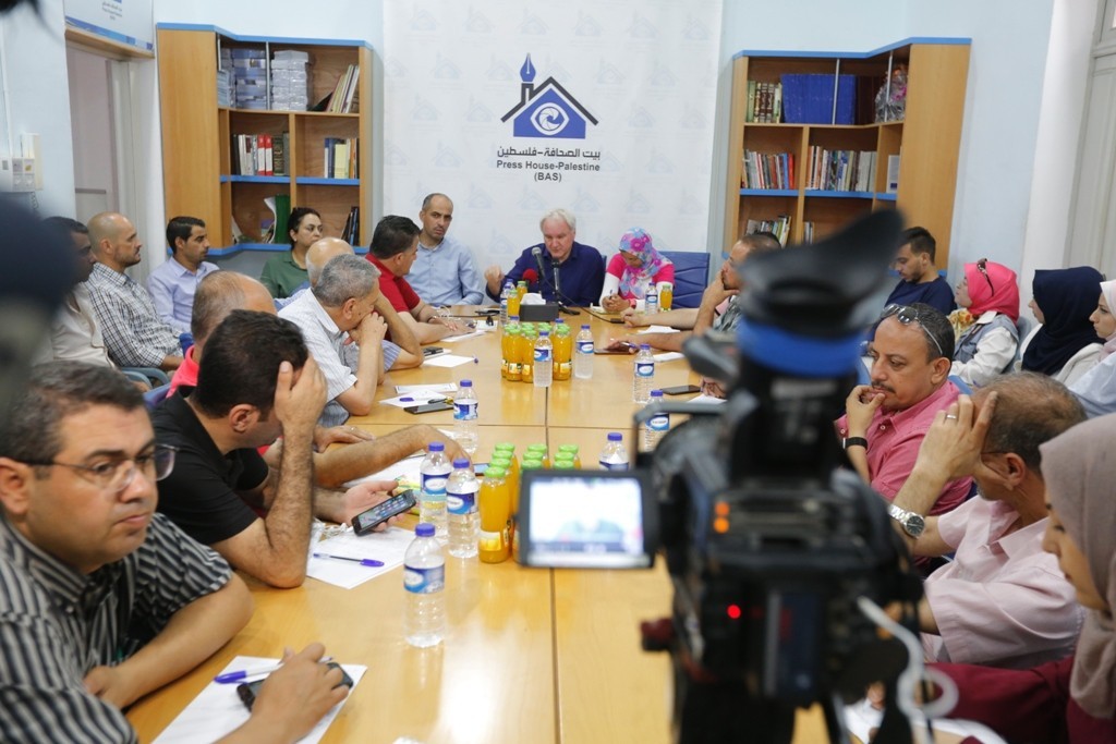 Press House-Palestine holds an open dialogue meeting with the Director of UNRWA Operations.